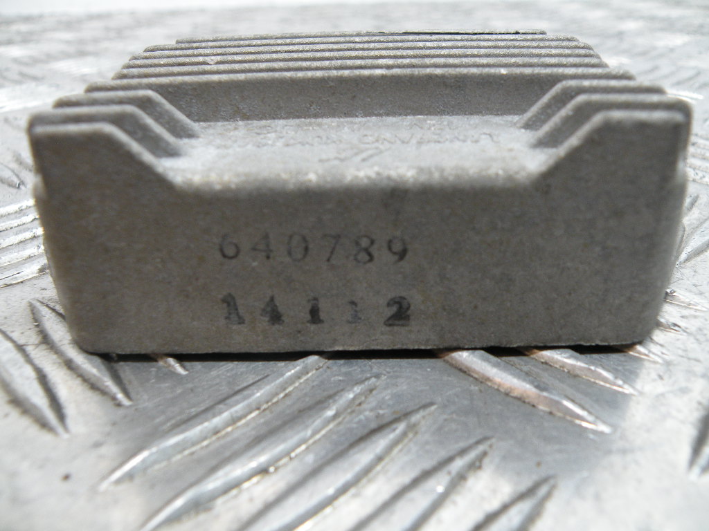 Régulateur de tension VESPA 50 LX 2t -2012-