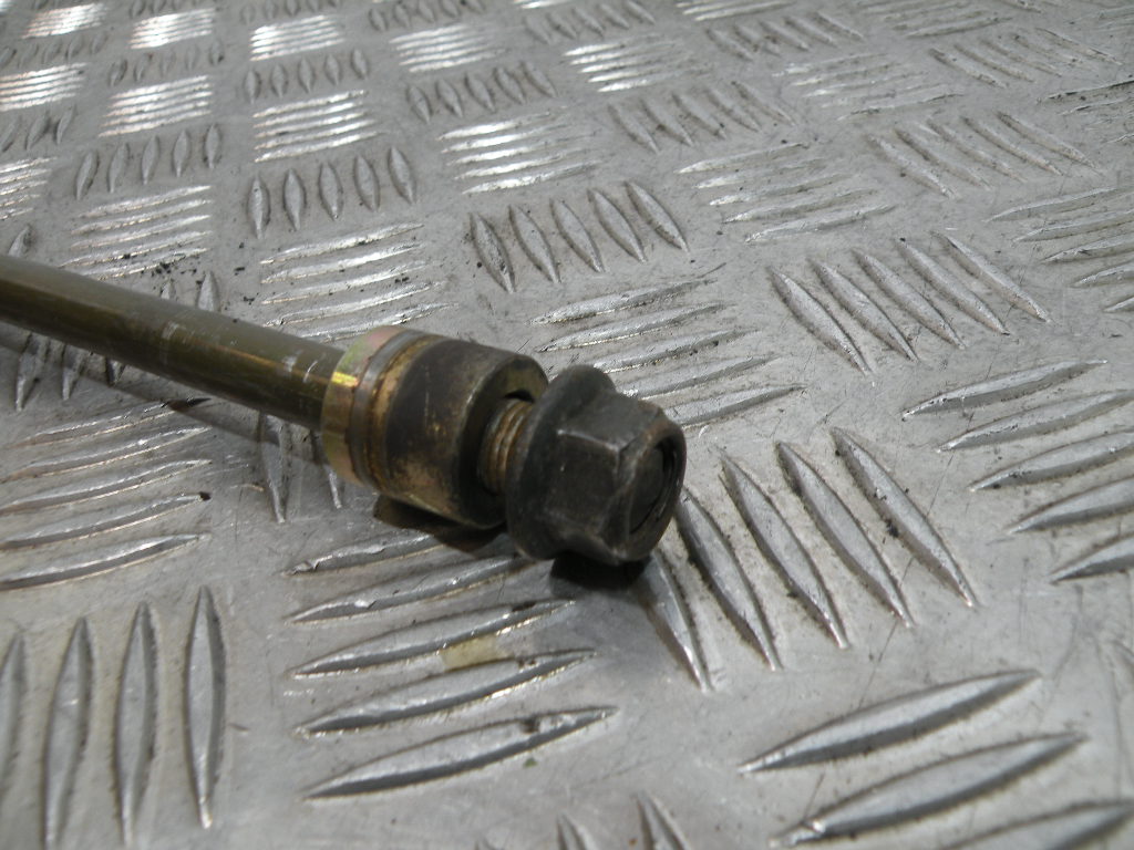 Axe de roue avant PGO 50 BIG MAX 2t -2011-