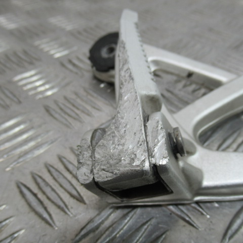 Platine repose pied arrière droit BMW K1200R – 2005 –