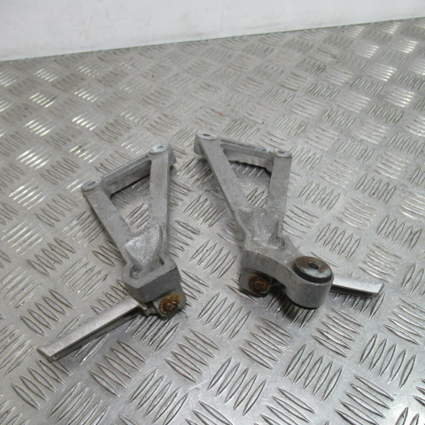 Platines repose pieds arrière DAELIM 125 ROADSPORT – 2007 –