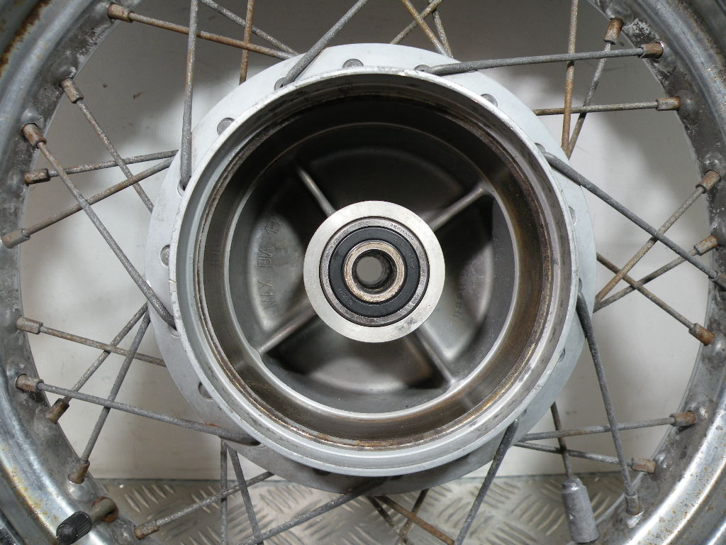 Roue arrière HONDA 125 CM CUSTOM 4t -1997-