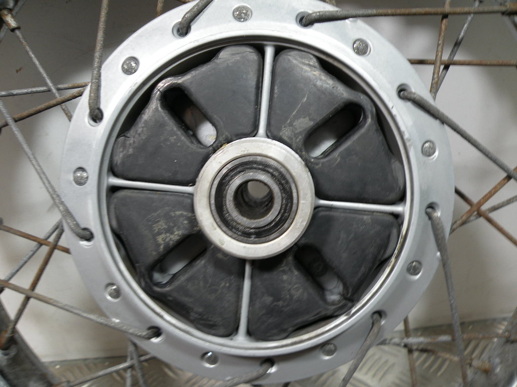 Roue arrière HONDA 125 CM CUSTOM 4t -1997-