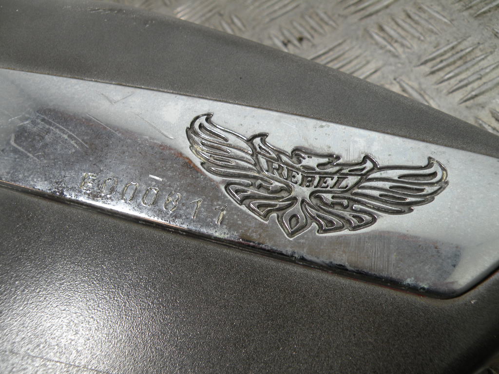 Cache sous selle gauche HONDA 125 CM CUSTOM 4t -1997-