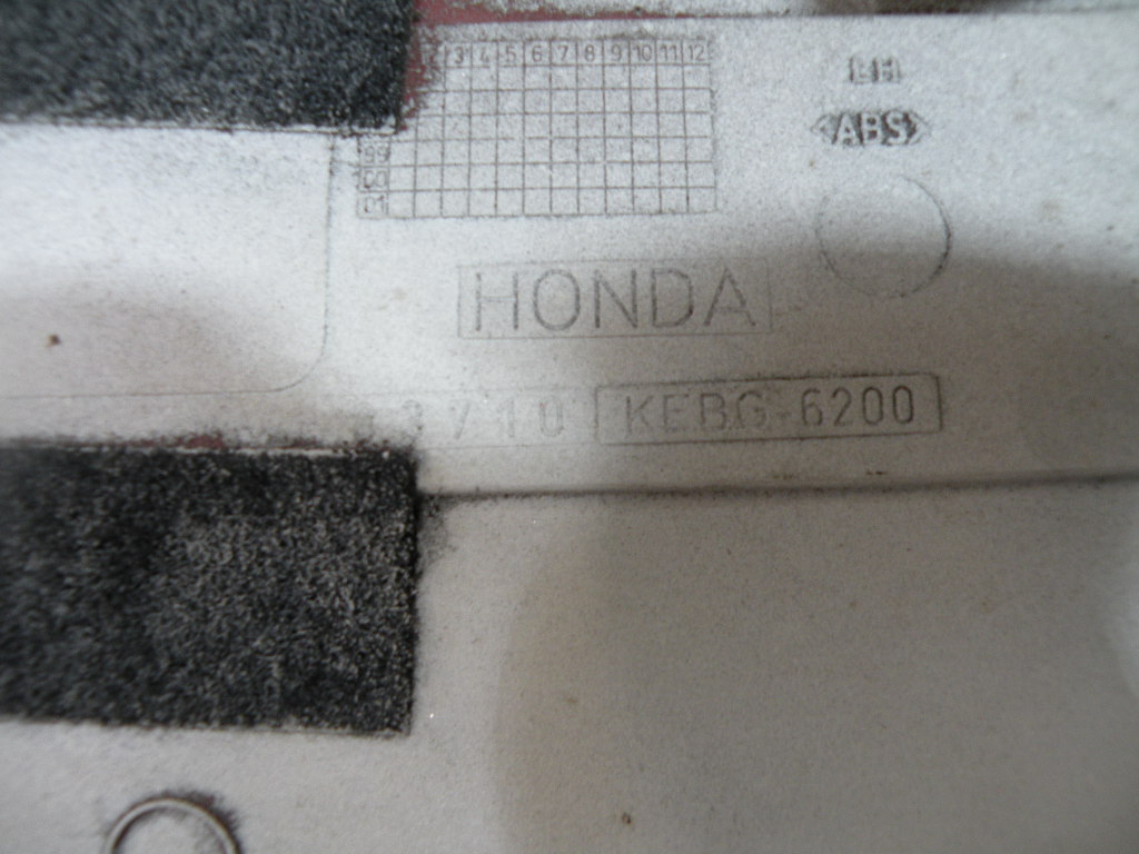 Cache sous selle gauche HONDA 125 CM CUSTOM 4t -1997-