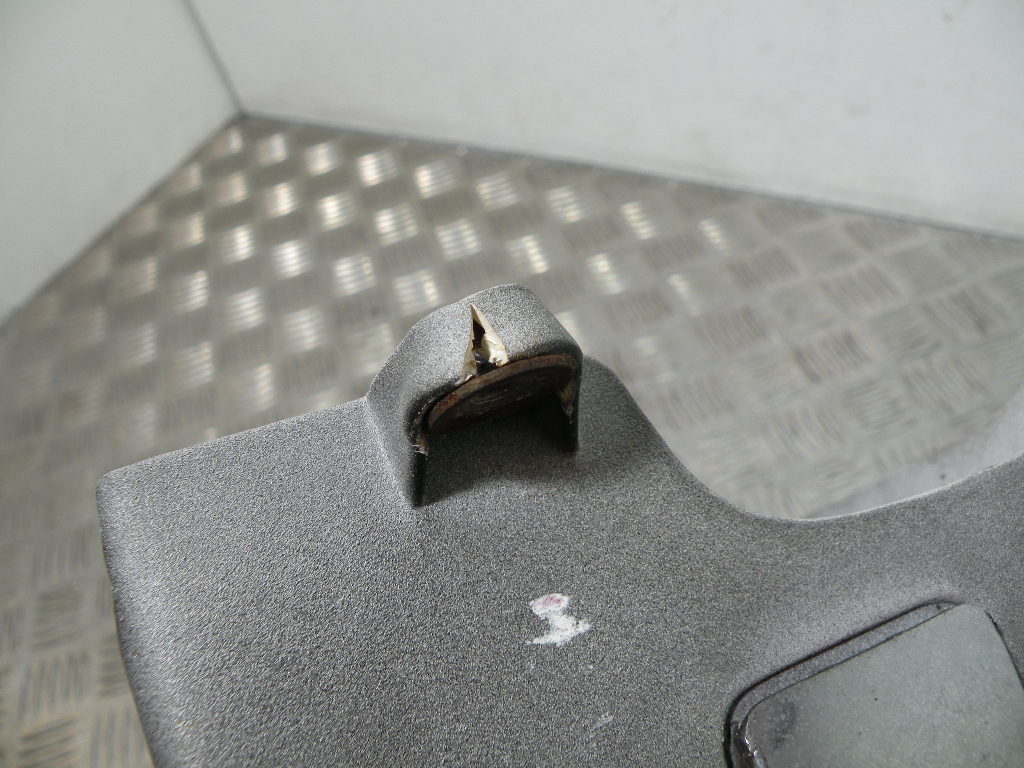 Cache sous selle gauche HONDA 125 CM CUSTOM 4t -1997-