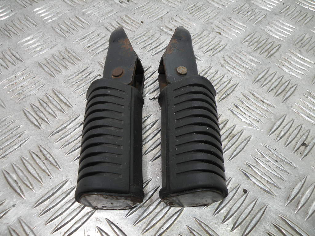 Repose pieds HONDA 125 CM CUSTOM 4t -1997-