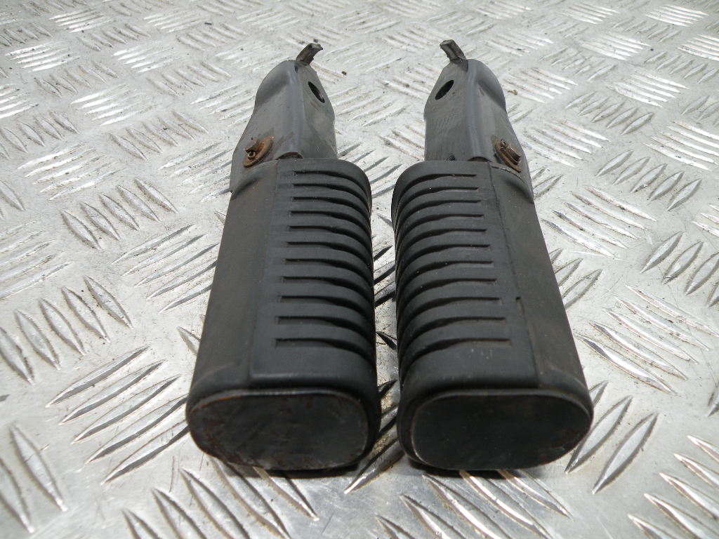 Repose pieds HONDA 125 CM CUSTOM 4t -1997-