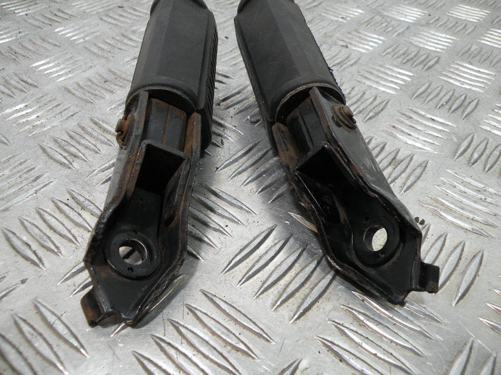 Repose pieds HONDA 125 CM CUSTOM 4t -1997-