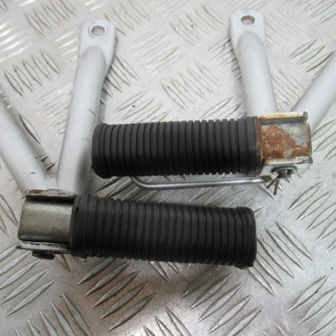 Platines repose pieds HONDA NX125 – 1995 –