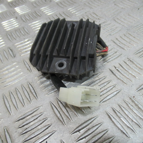 Régulateur YAMAHA 600 FAZER – 2000 –