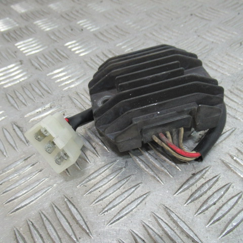 Régulateur YAMAHA 600 FAZER – 2000 –