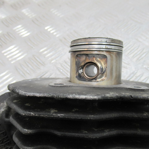 Cylindre-piston-culasse PEUGEOT 50 TREKKER – 2000 –