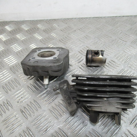 Cylindre-piston-culasse PEUGEOT 50 TREKKER – 2000 –