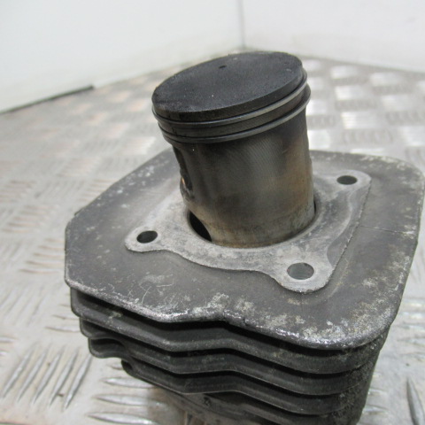 Cylindre-piston-culasse PEUGEOT 50 TREKKER – 2000 –