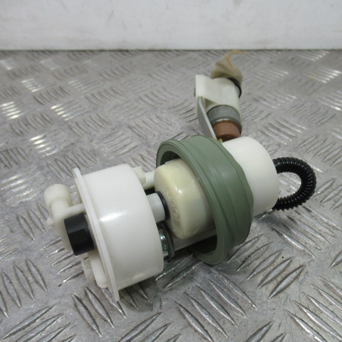 Pompe à essence VESPA LX125 – 2012 –